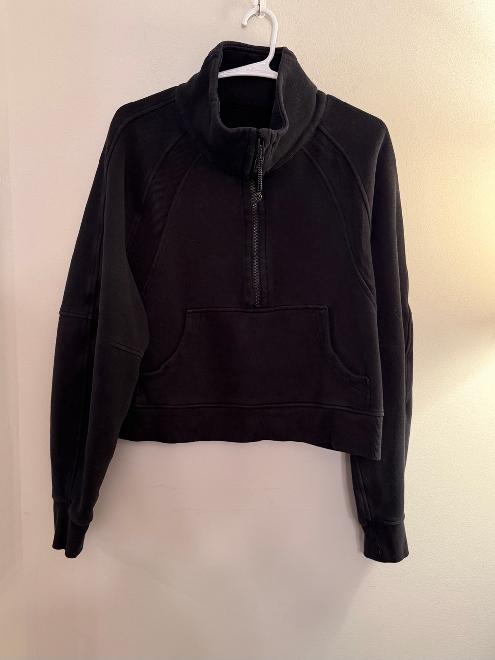 Lululemon Scuba 1/2 Zip Funnelneck Cropped Pullover in Black size M/L